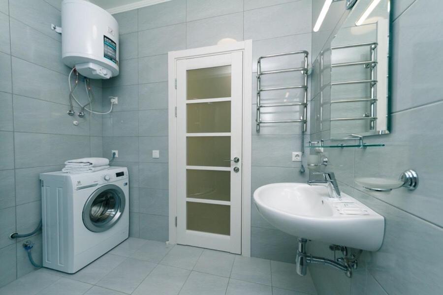 Appartement Драгоманова 38А 2Й Поверх à Kiev Extérieur photo